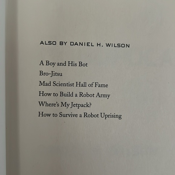 “Robopocalypse” Hardcover Action Thriller Novel by Daniel H. Wilson - Picture 7 of 9